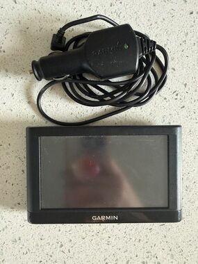 Garmin nuvi 52LM Black Portable GPS Navigation with Car Charger